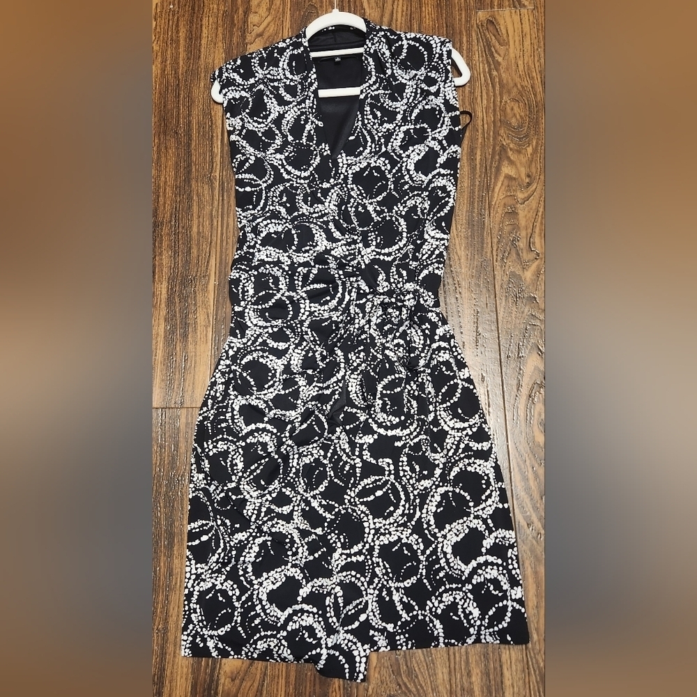 Jones Wear Black & White Sleeveless Wrap Dress Sz 4 EUC!